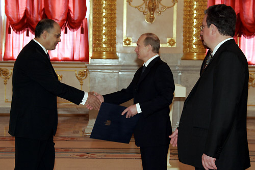 Saad presenting his credentials to Vladimir Putin in April 2006.