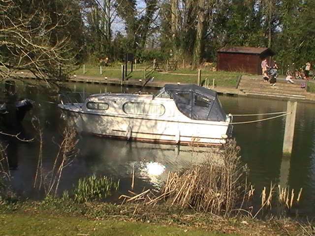 A Freeman 23 moored at Bray Lock, Taplow.