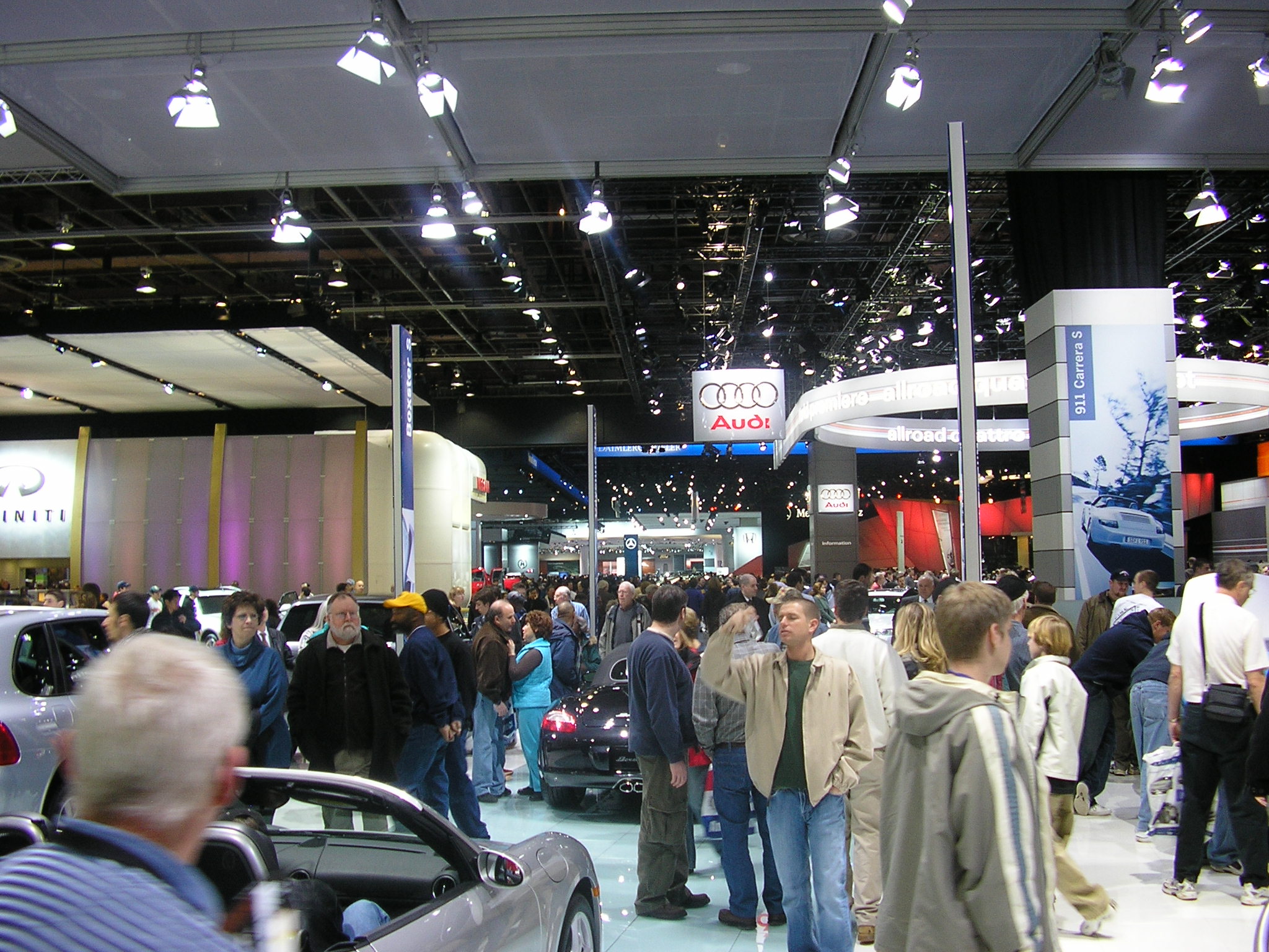 The allroad quattro concept (not pictured) dÃ©buted at NAIAS 2005.