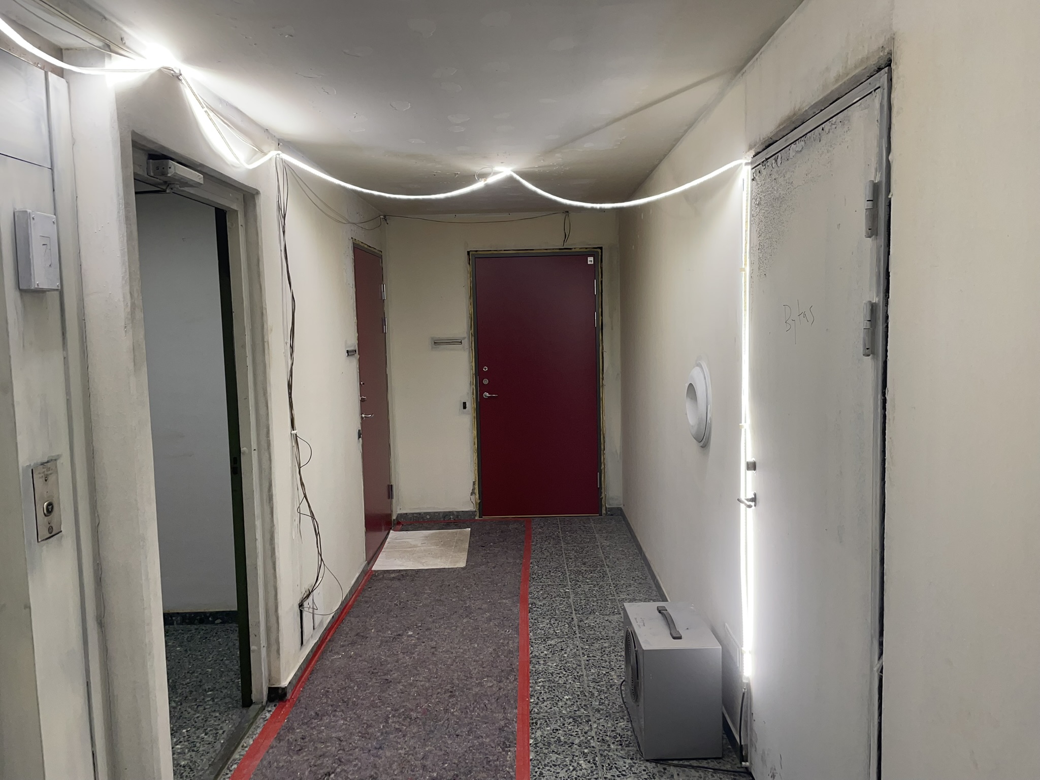 Clean-up and painting progress on the 7th floor on the 14th of January 2026. Clean-up and painting progress on the 7th floor on the 14th of January 2026.