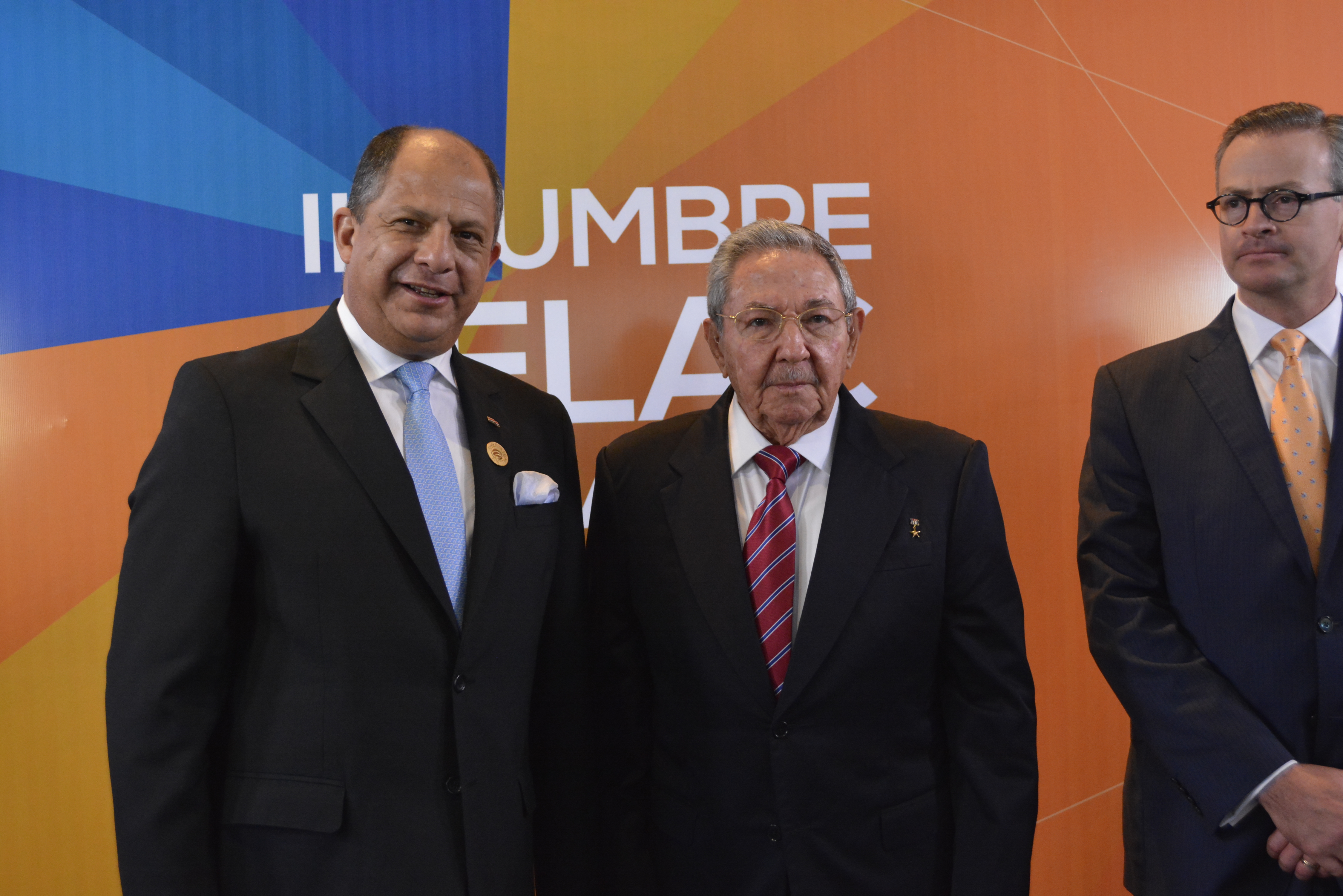 Luis Guillermo Solís and Raúl Castro in 2015
