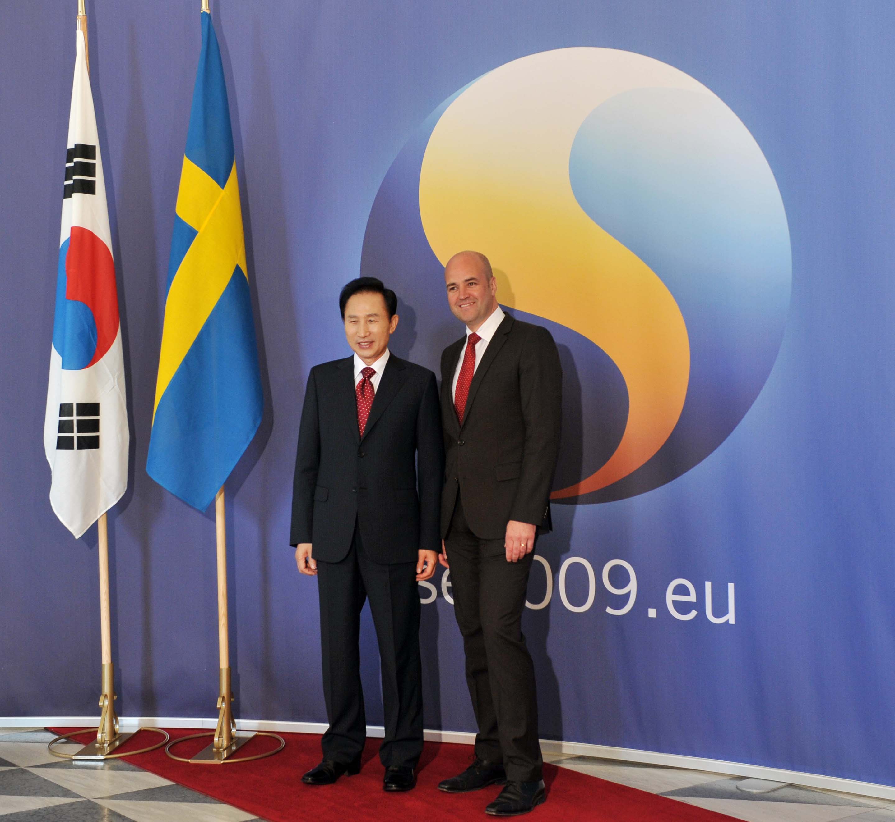 In 2009, South Korean President Lee Myung-bak and Swedish Prime Minister Fredrik Reinfeldt