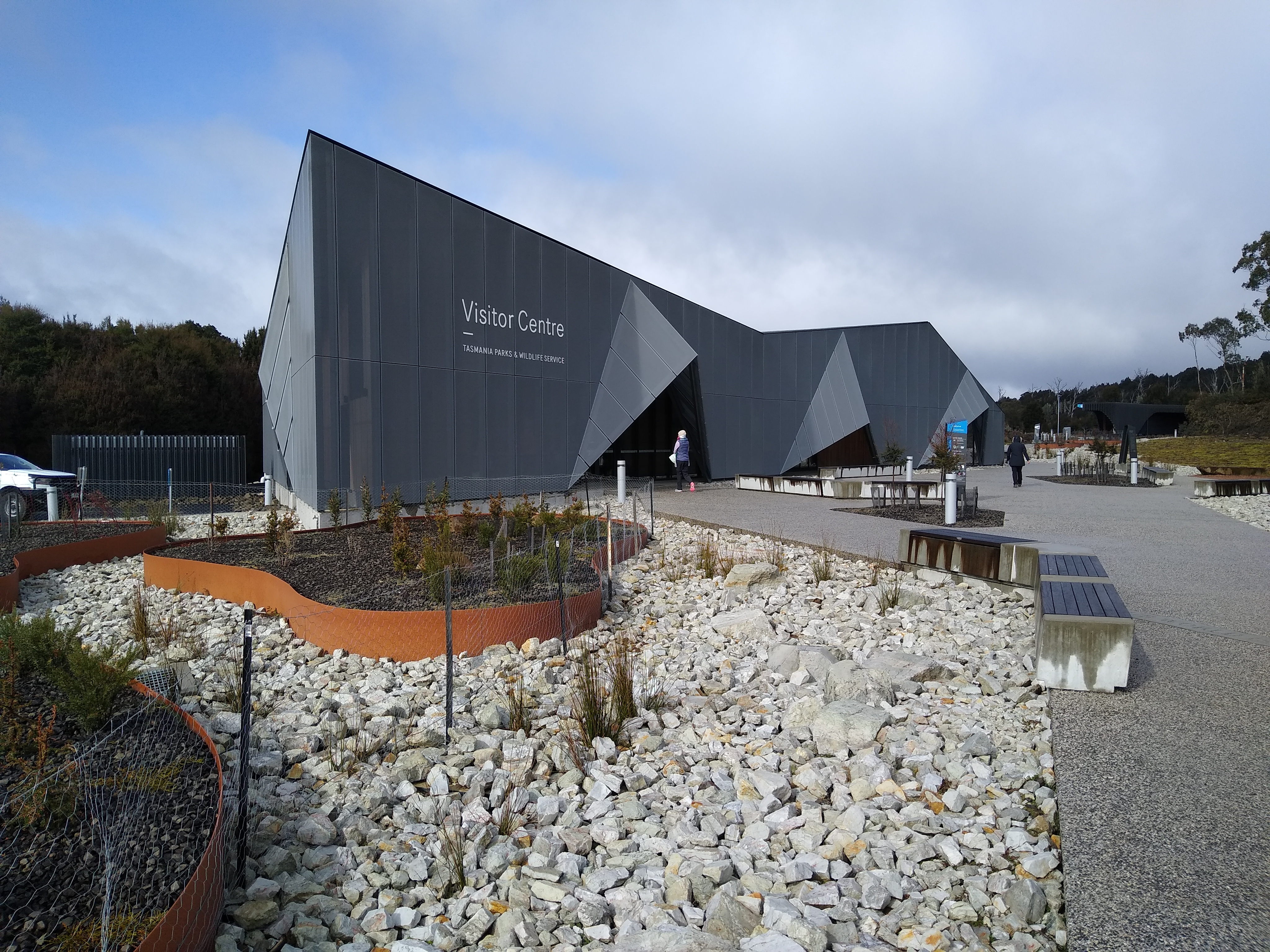 Cradle Mountain Visitor Centre (Architects: Cumulus Studio )