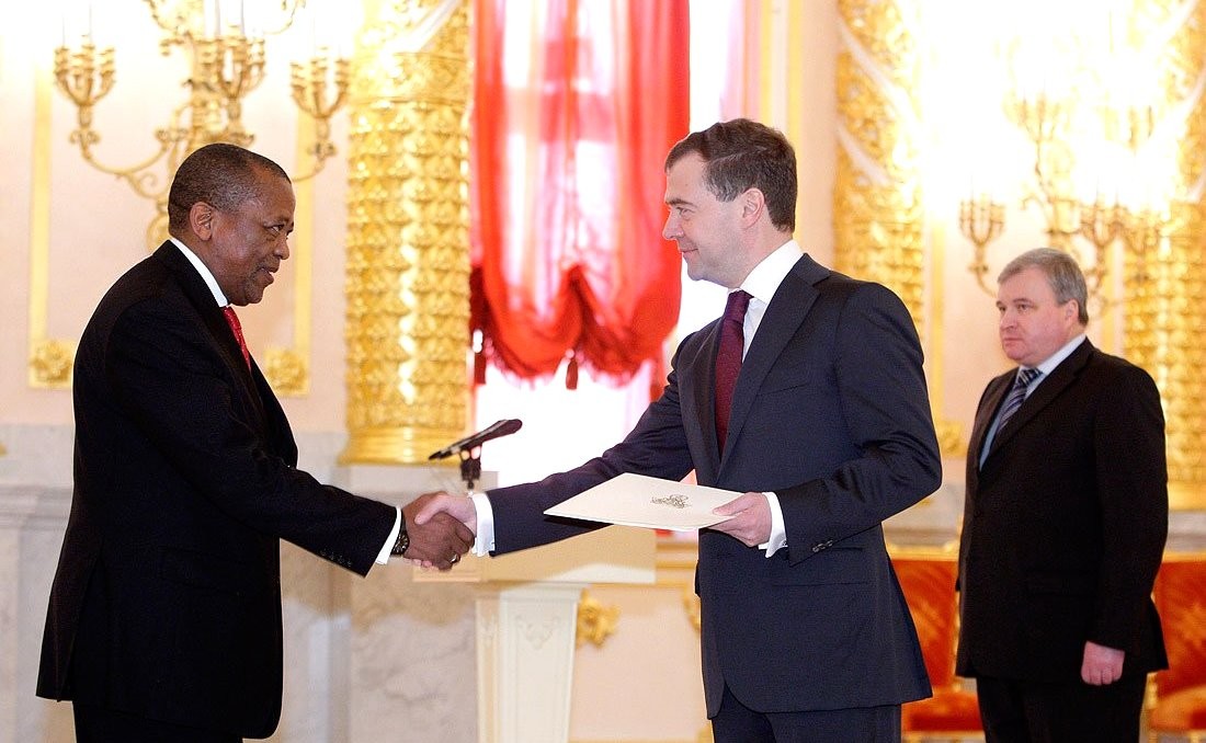 Nyaphisi presenting his credentials to Dmitry Medvedev in February 2010.