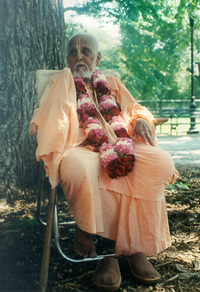 Srila Bhakti Vaibhava Puri Maharaj at Tompkins Square Park August 24, 2001