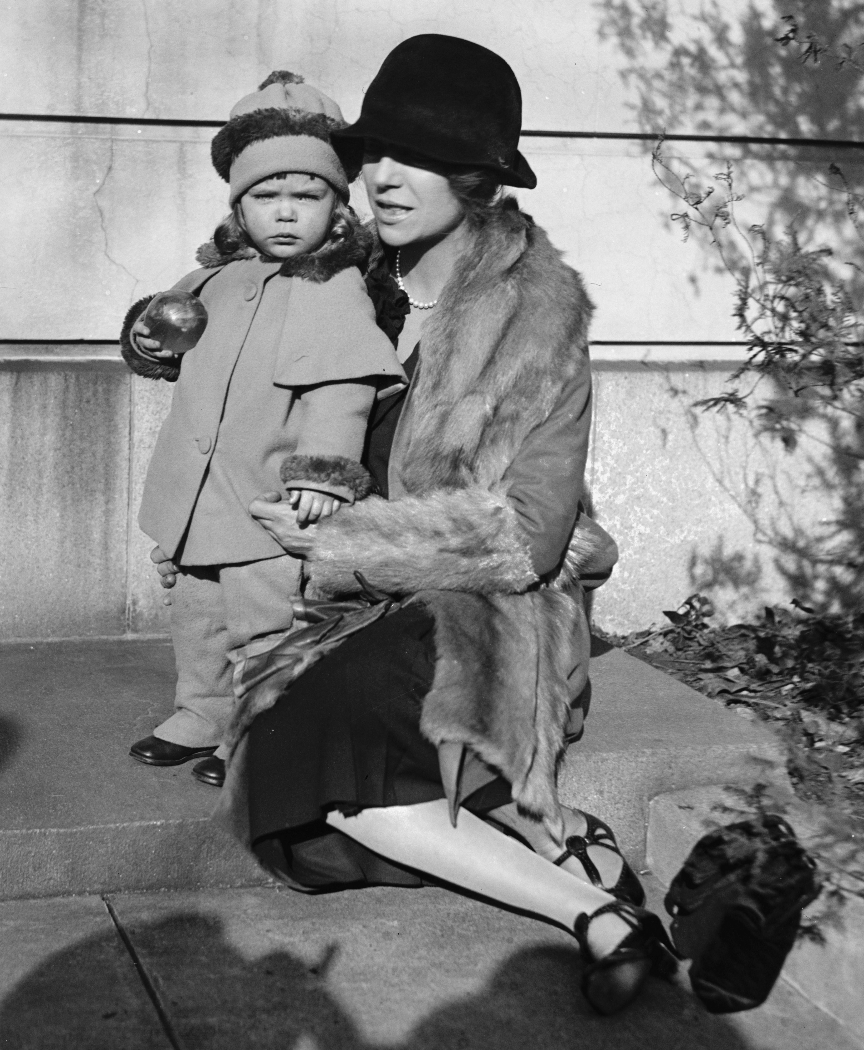 Paulina Longworth age 2 with her mother, Alice Roosevelt Longworth in 1927. Paulina was the granddaughter of Theodore Roosevelt