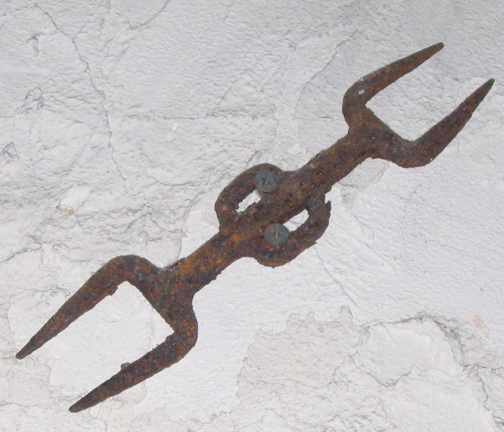 Heretic's fork (strap missing)