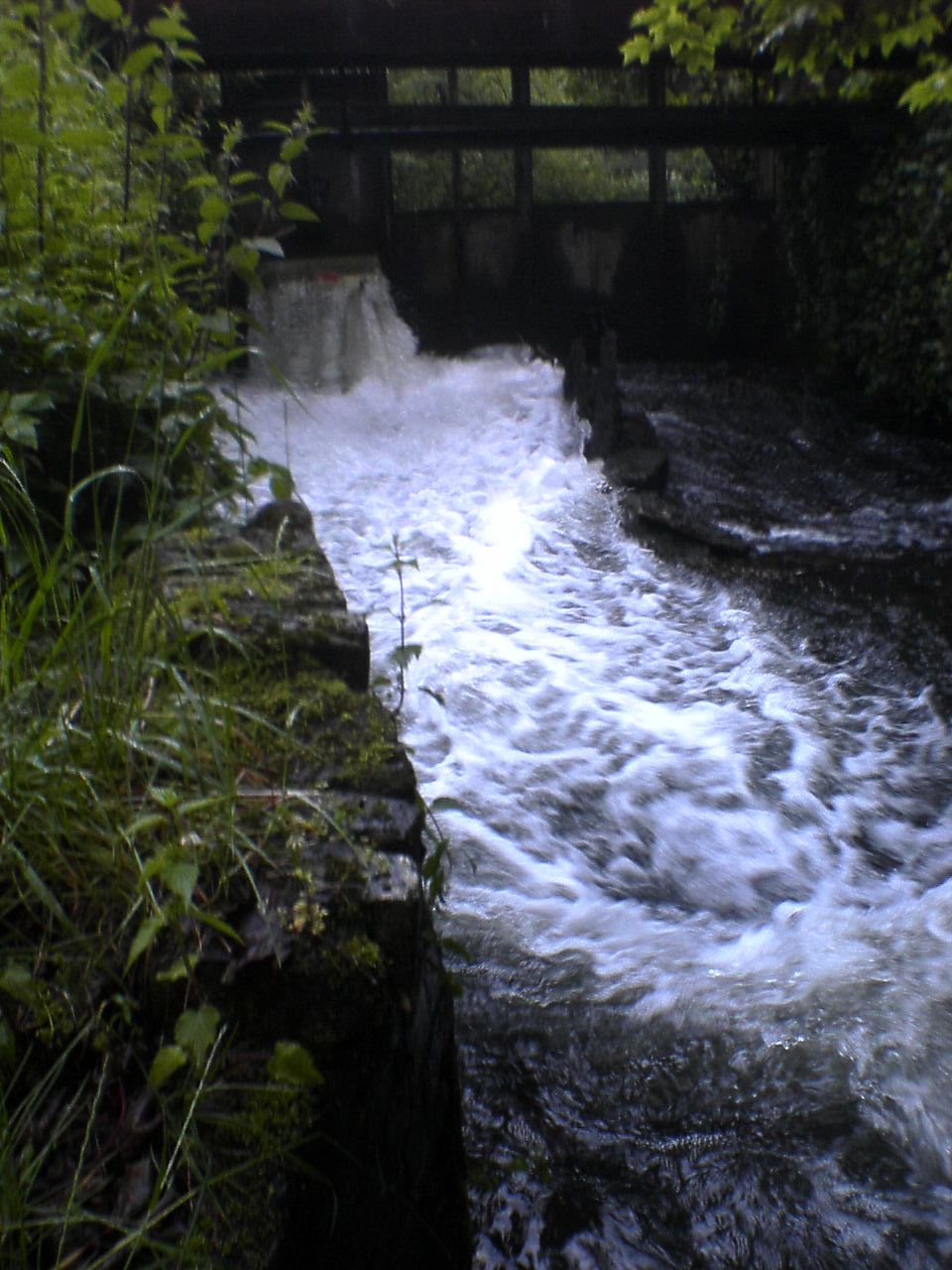 Side sluice wave Side sluice wave