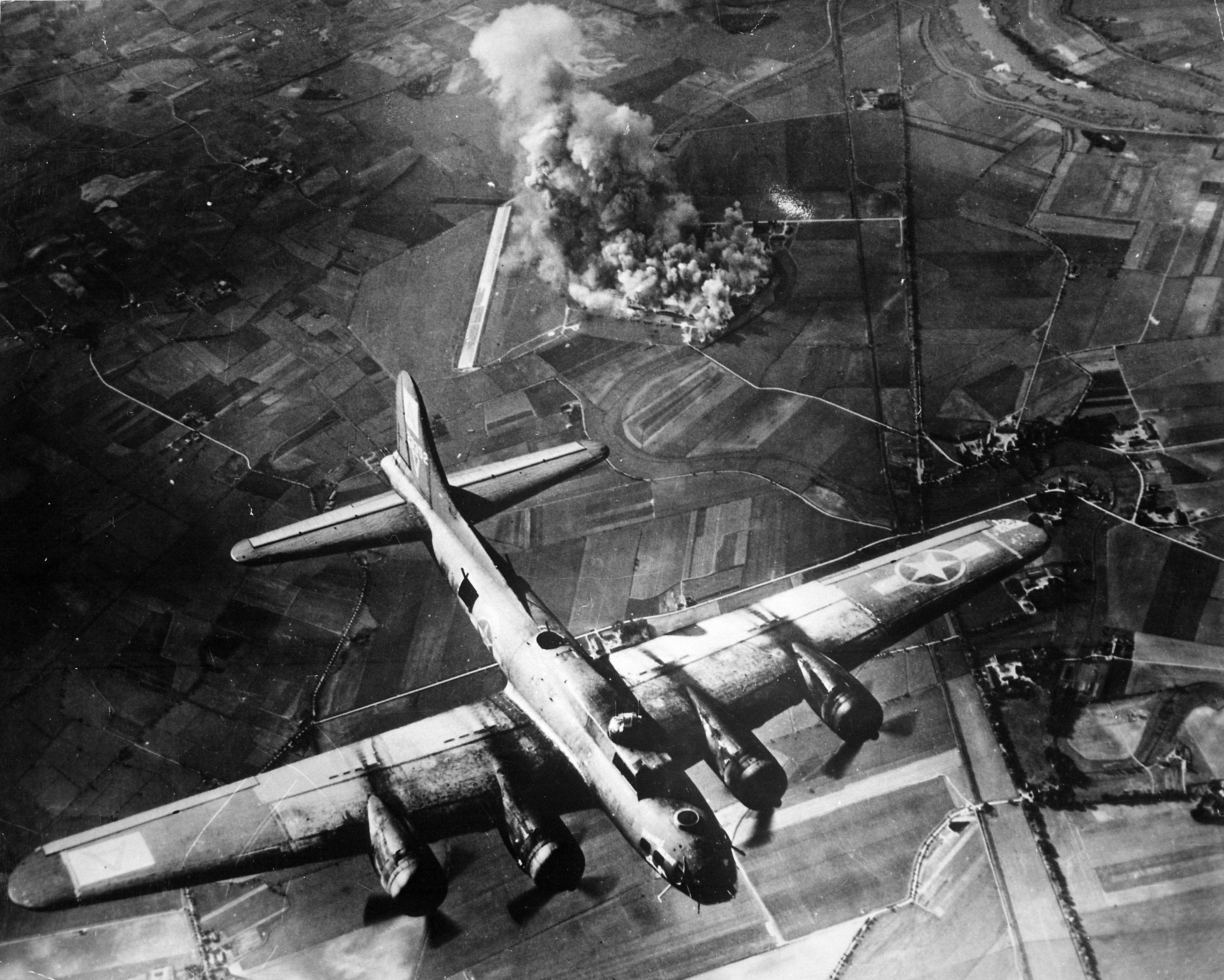 B-17F Bombing Focke-Wulf Plant at Marienburg B-17F Bombing Focke-Wulf Plant at Marienburg