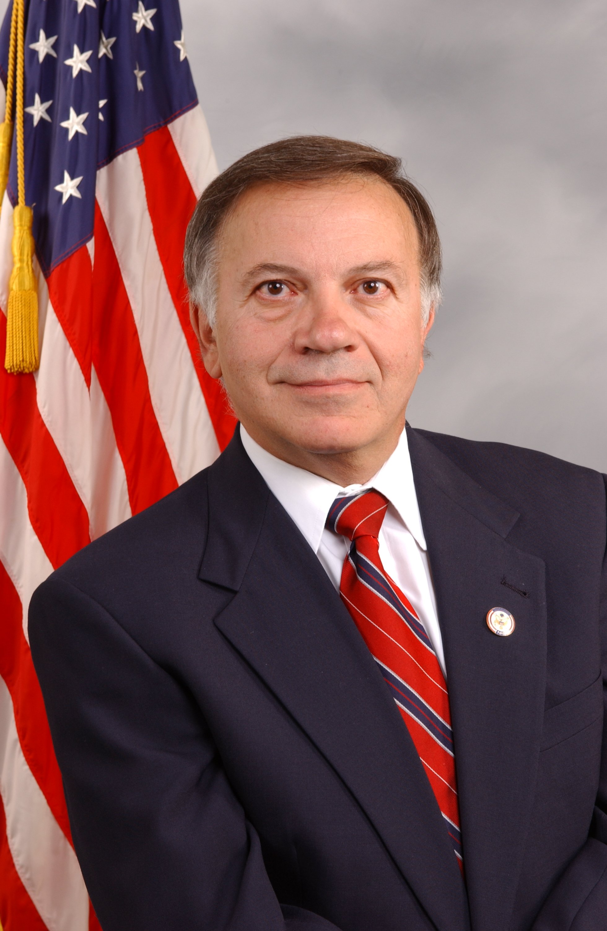 Congressman Tom Tancredo won the straw poll in Macomb County, Michigan, with 18.5% of the vote.