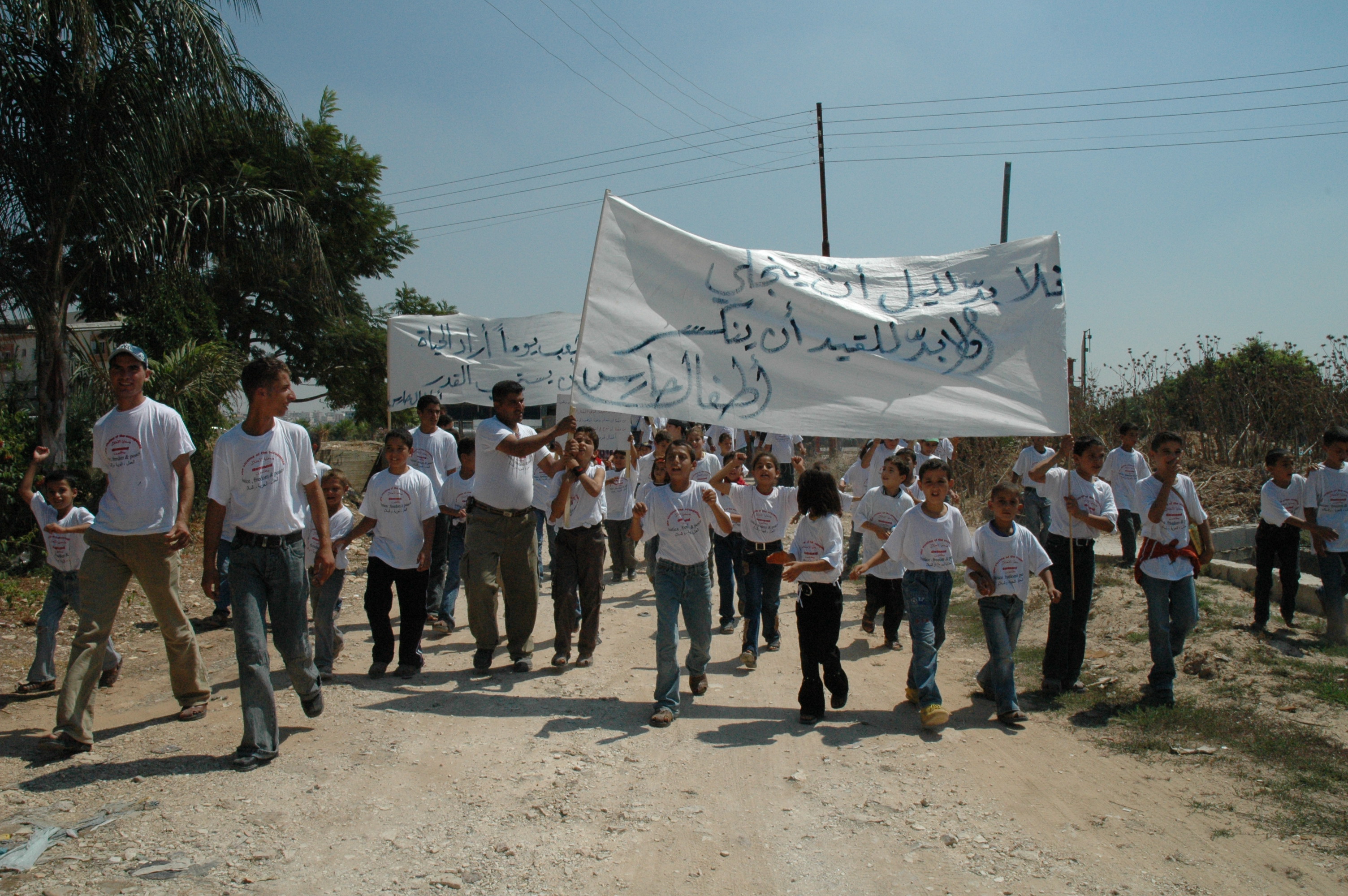Palestinian children protesting.