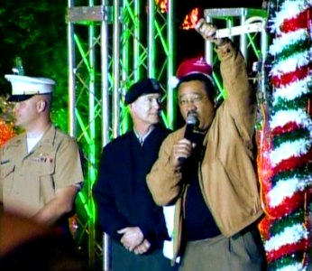 Mayor Marks with the count down for the Jingle Bell Run