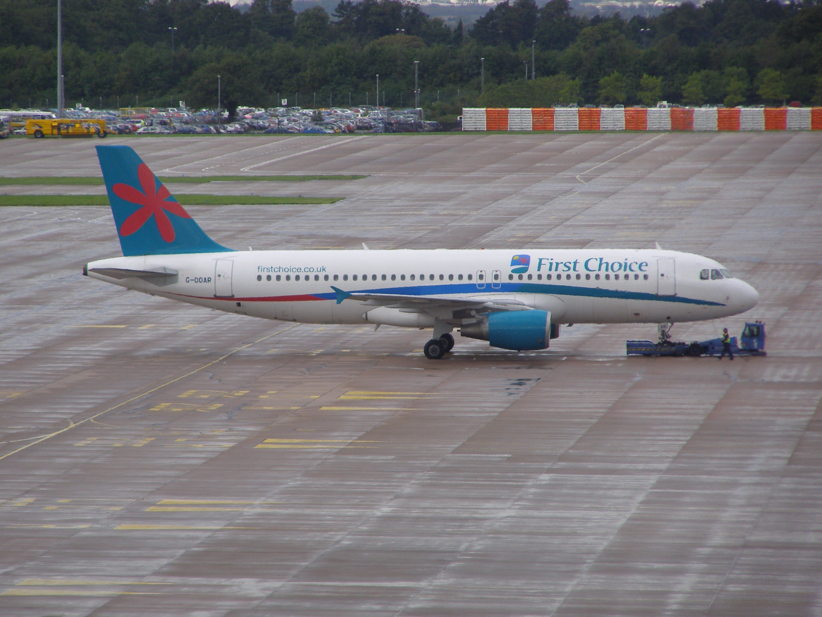 A First Choice Airbus A320 at Manchester Airport, England. (2006) A First Choice Airbus A320 at Manchester Airport, England. (2006)