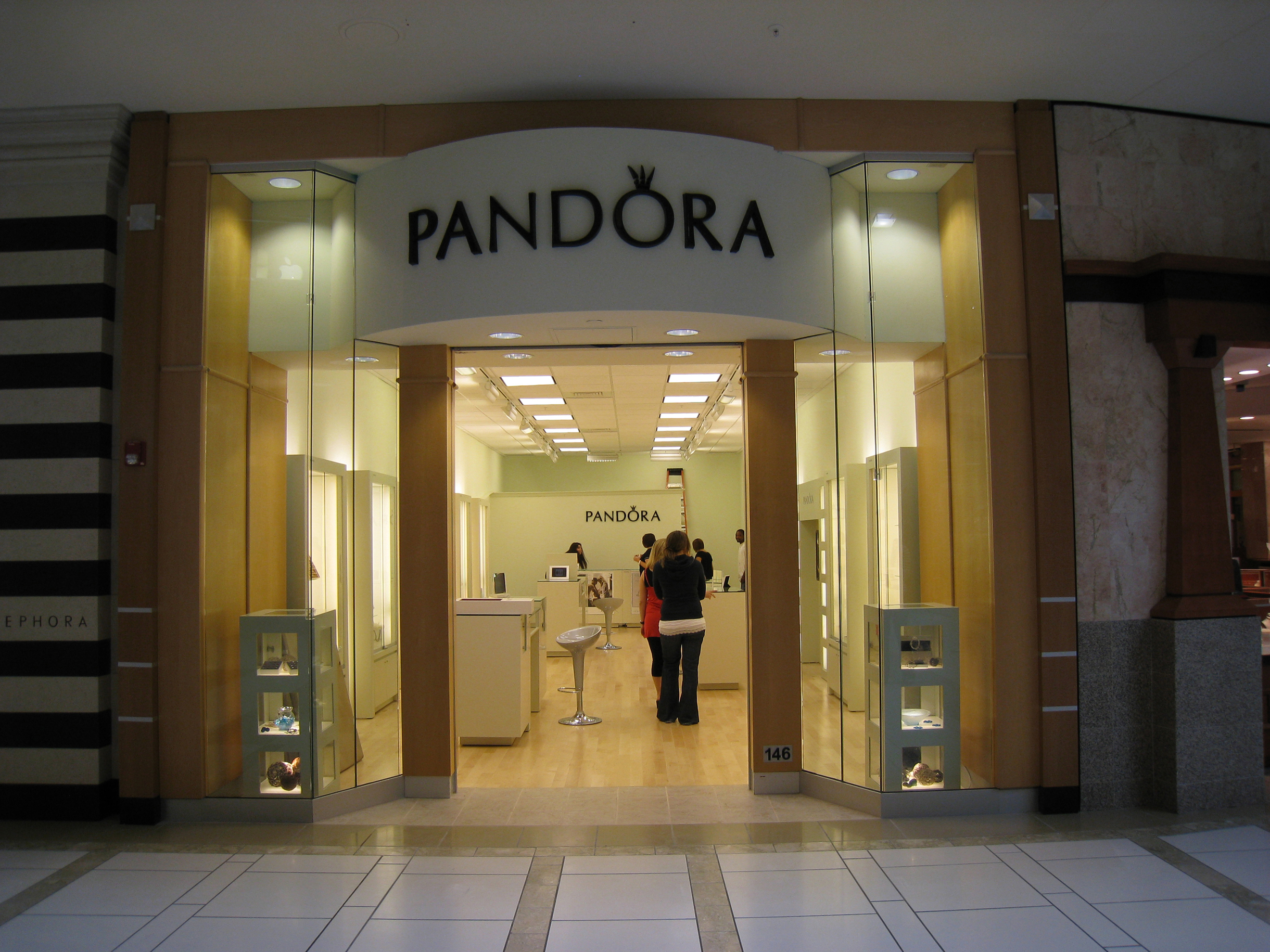 PANDORA store in Tampa, FL