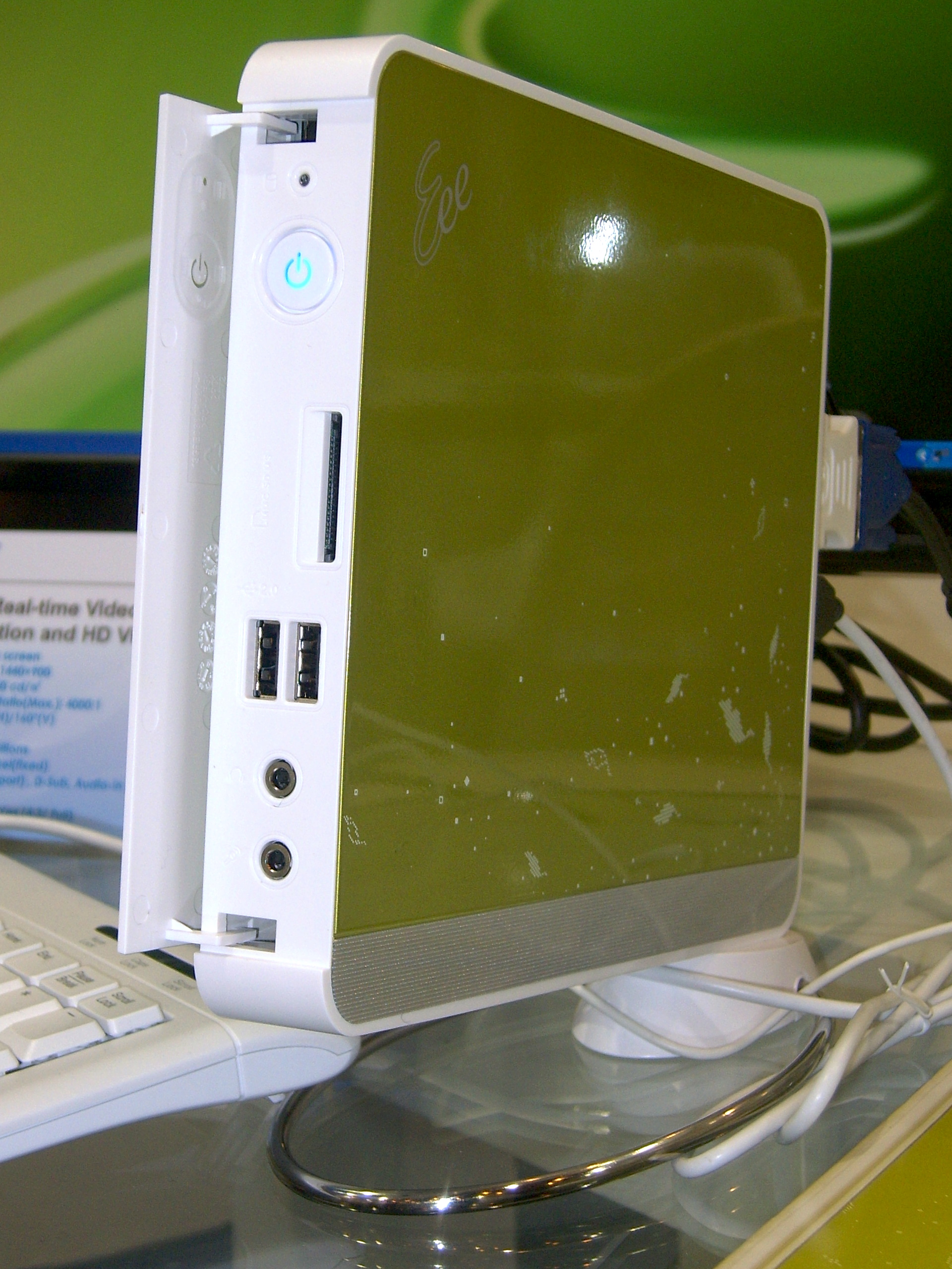 The ASUS Eee Box running Xandros Linux The ASUS Eee Box running Xandros Linux