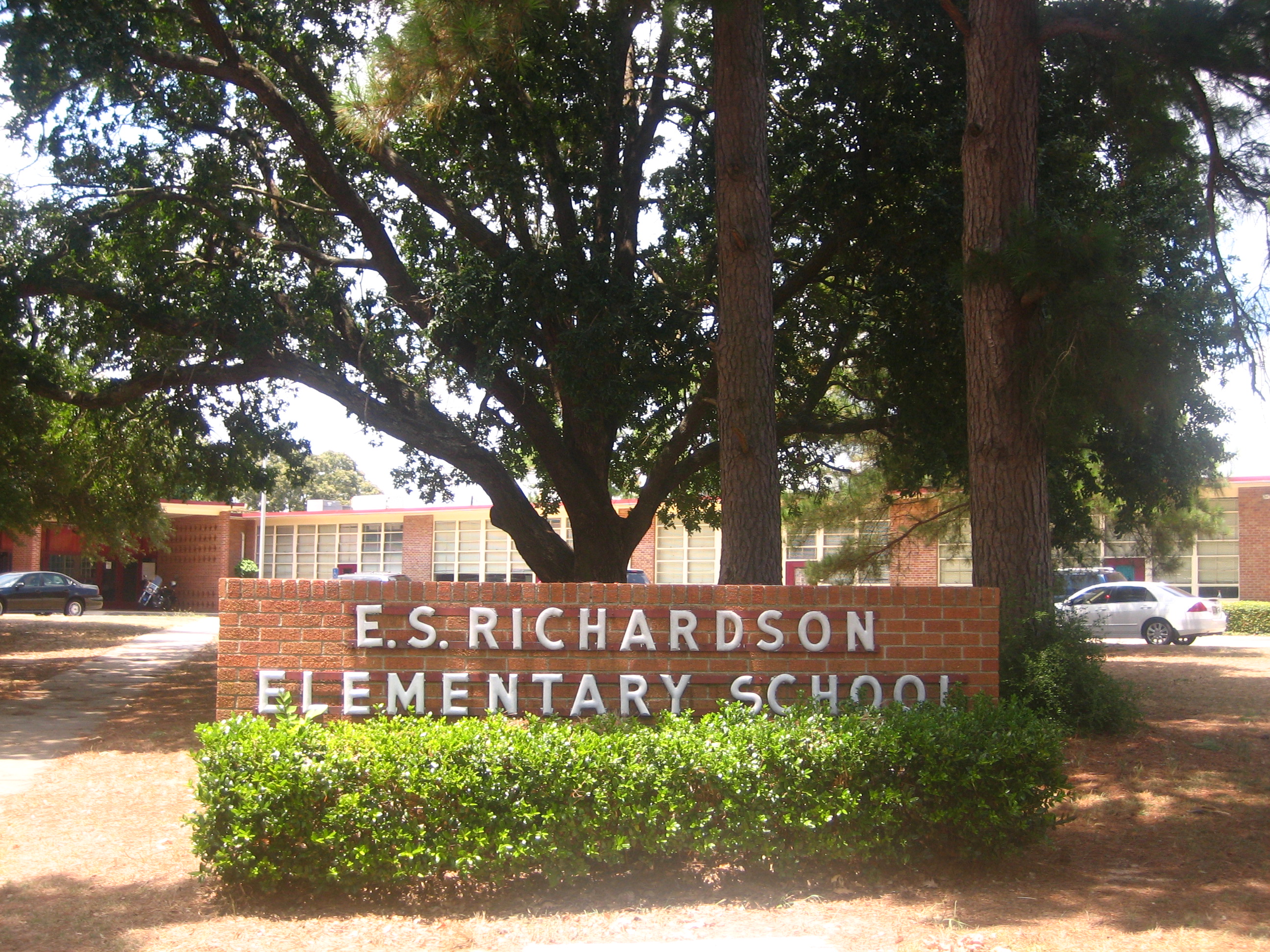 Front of E. S. Richardson Elementary School in Minden, Louisiana