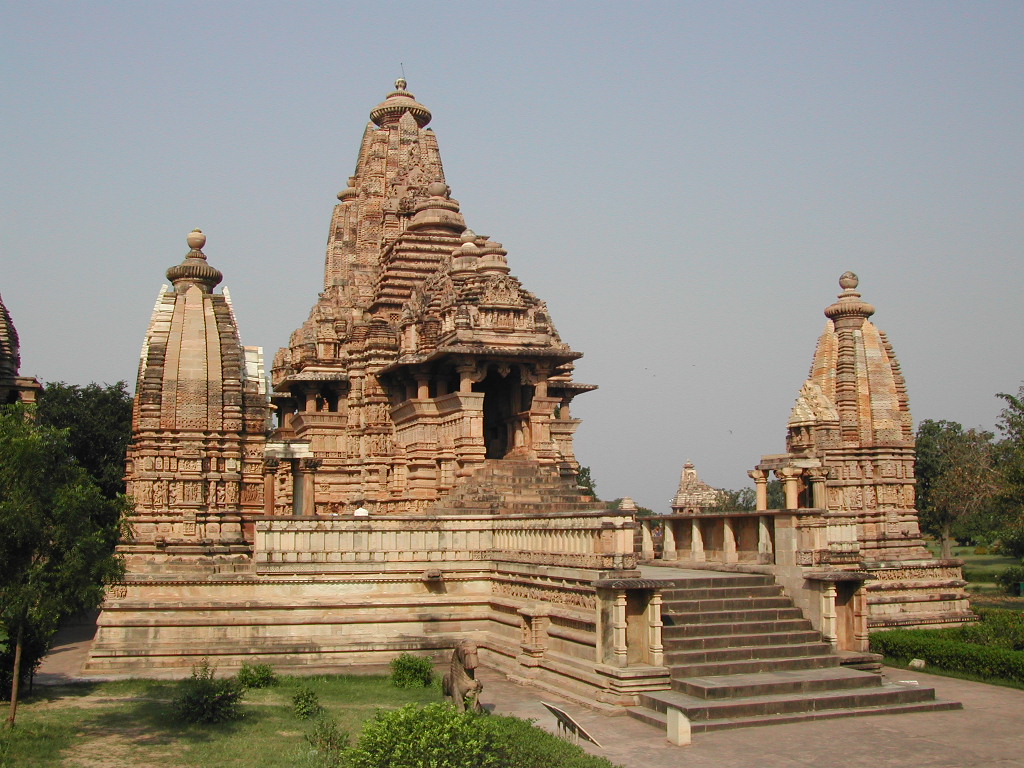 |250px|Lakshmana temple at Khajuraho, a panchayatana temple.