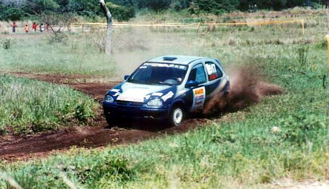 Un Chevrolet Corsa de Rally en Paraguay