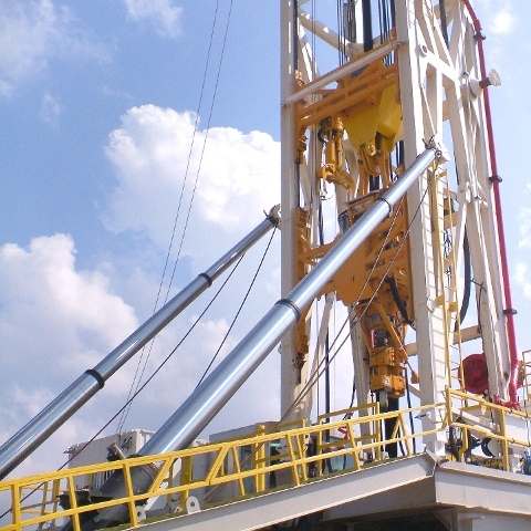 250|2|Hyco Large Bore, Long Stroke Telescopic Cylinders are used on heavy equipment such as this oil drilling rig