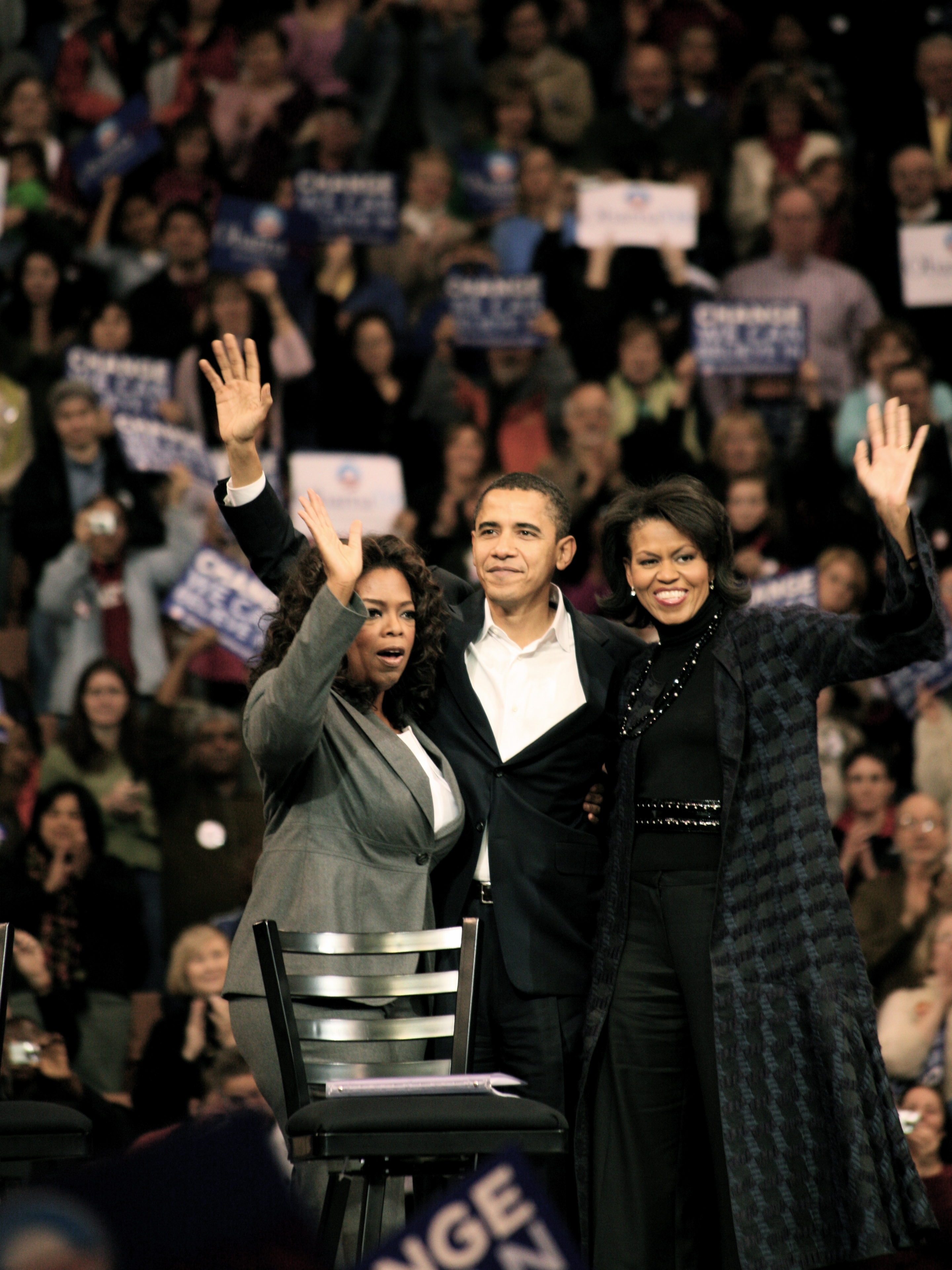 Winfrey joins Barack and Michelle Obama on the campaign trail (December 10, 2007)