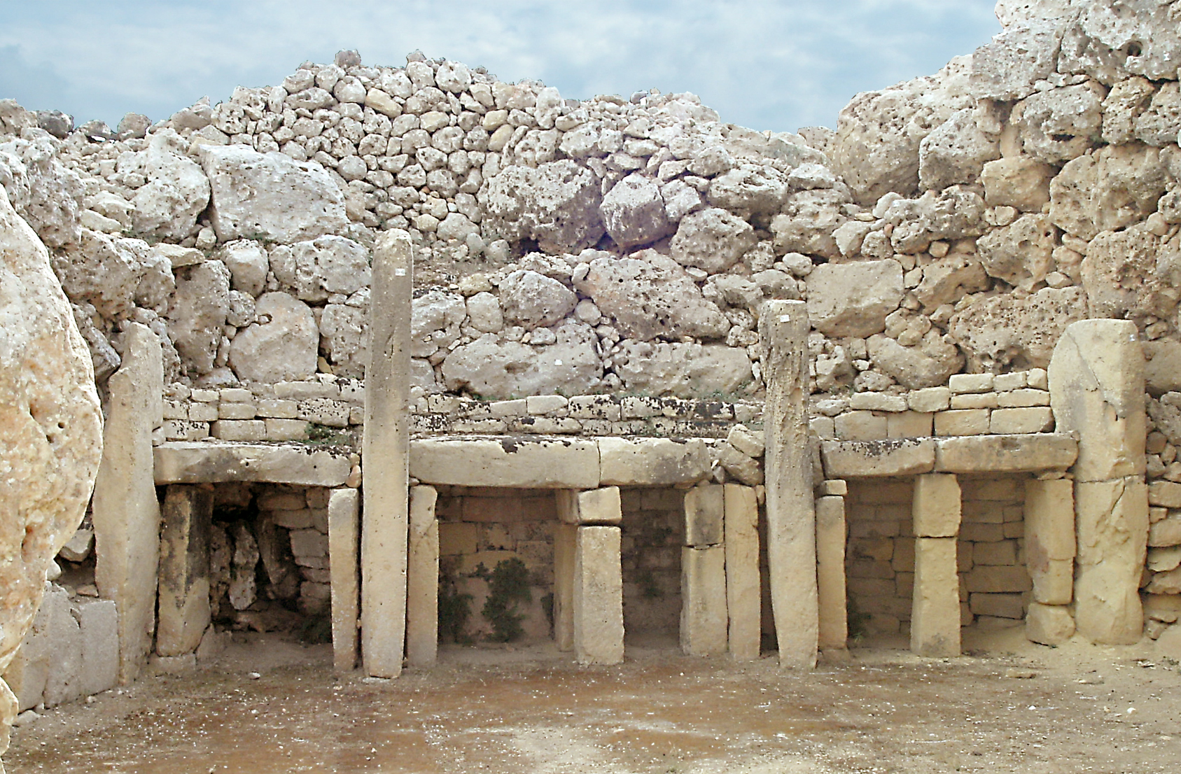 Niches occur throughout the Ġgantija complex