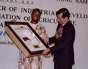 Mr.Anthony Claret exchanging Souvenirs Mr.Anthony Claret exchanging Souvenirs