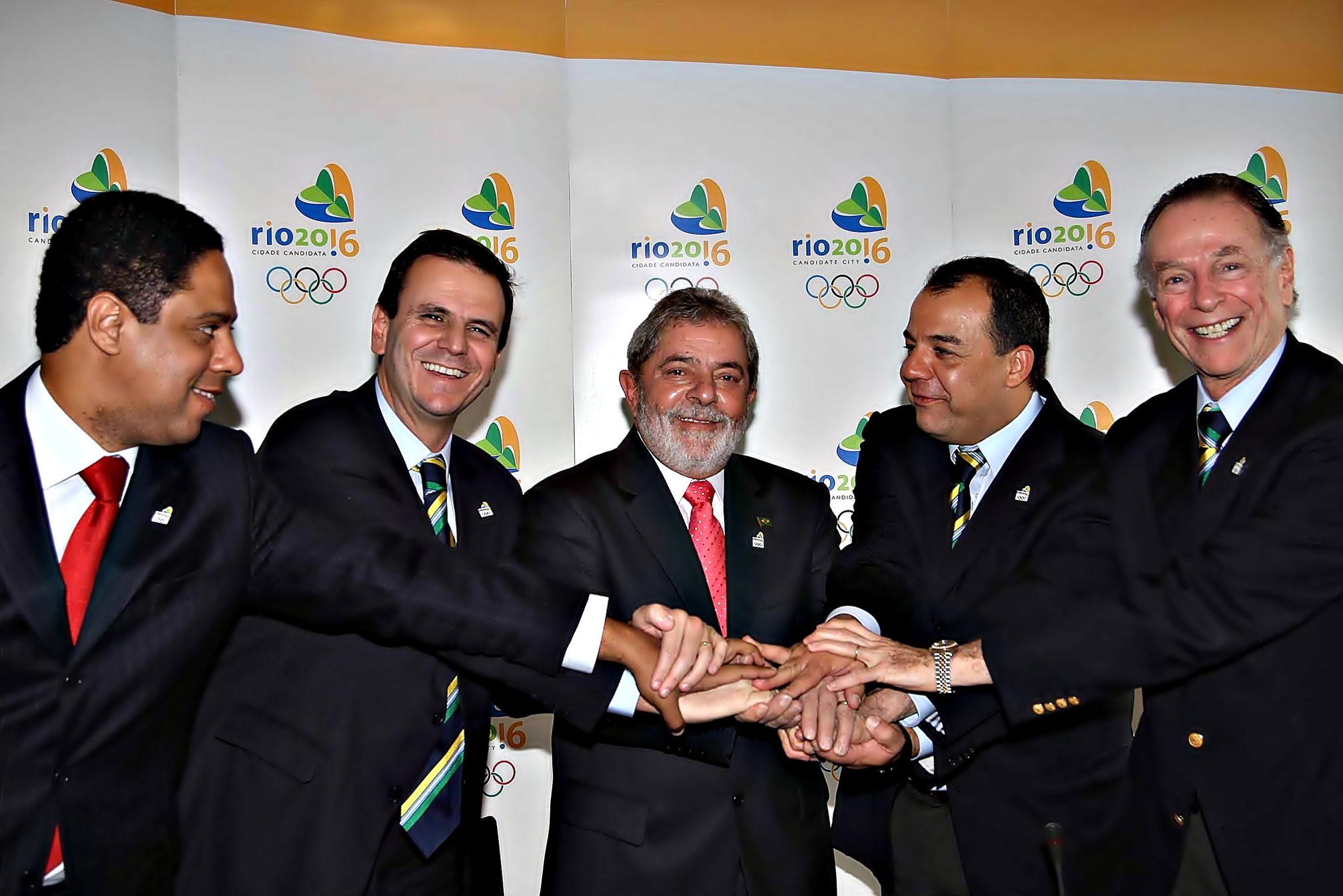 Rio de Janeiro bid scored high on "Government support, legal issues and public opinion" due to the strong political support from the three levels—federal, state and local—of Brazilian government.