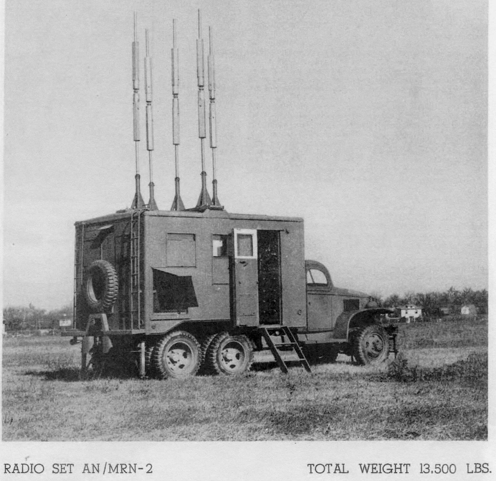 tittle|AN/MRN-2 in K-53 truck 1945