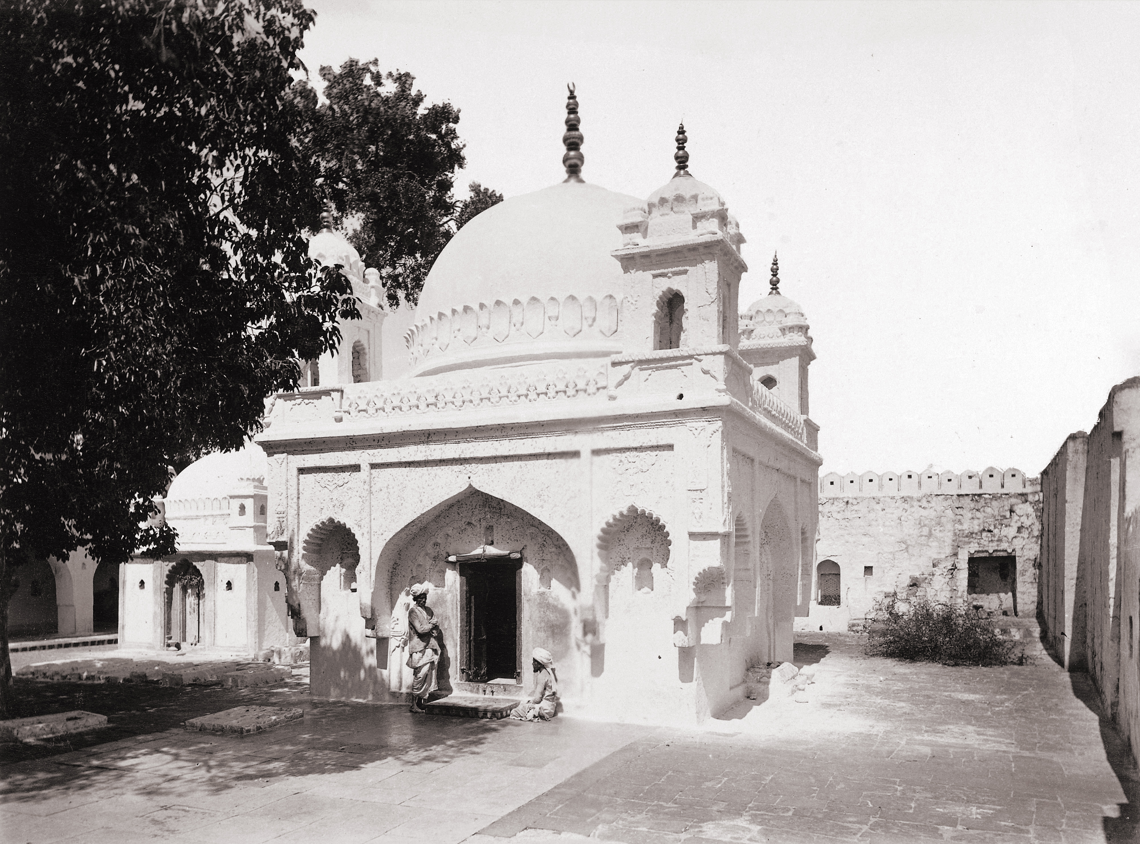 Tomb of Zar Zari Zar Baksh, Khuldabad, 1890s.