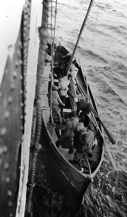 USS Siboney rescuing a lifeboat from SS Dwinsk.
