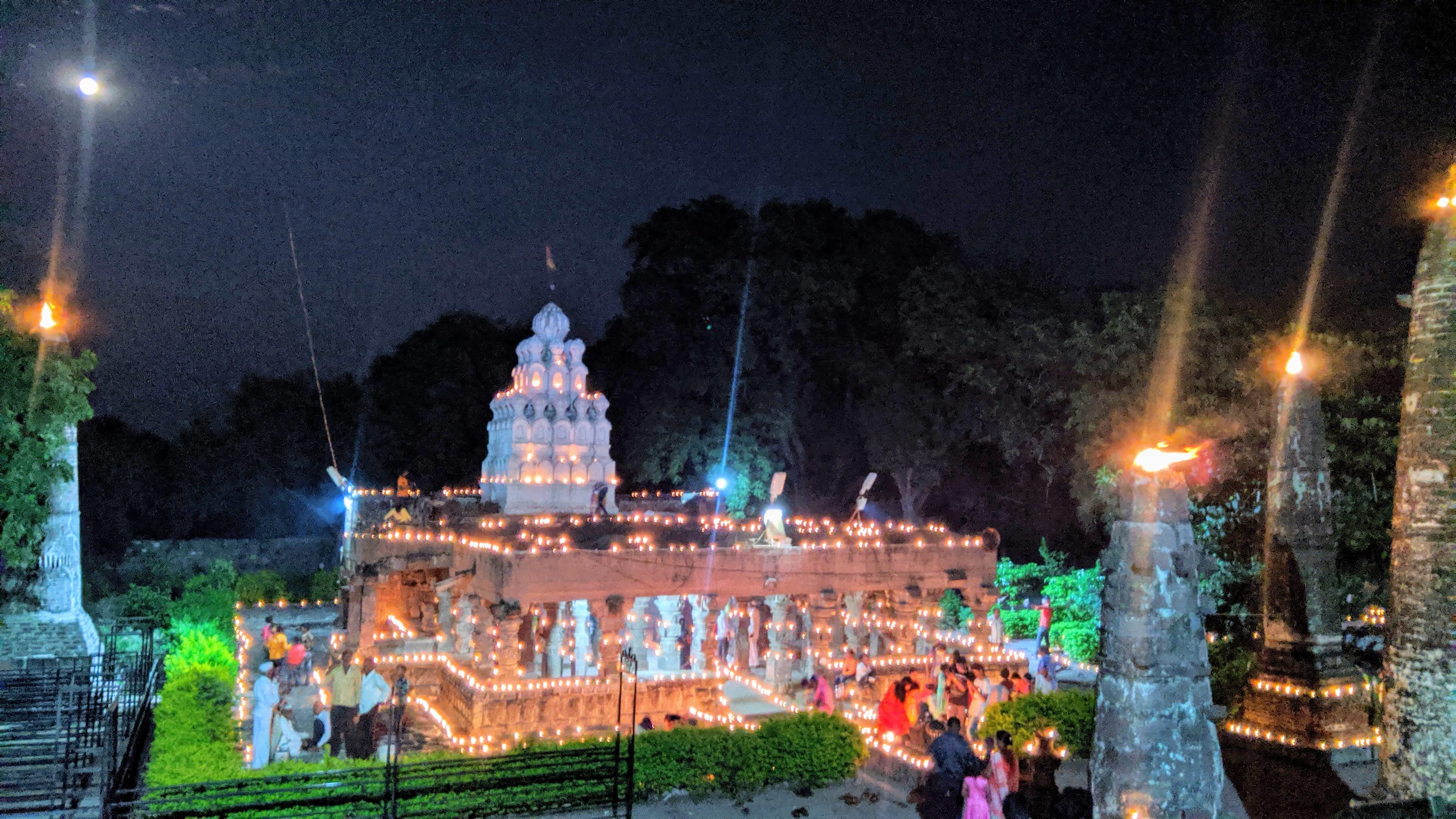 Temple_front.jpg‎