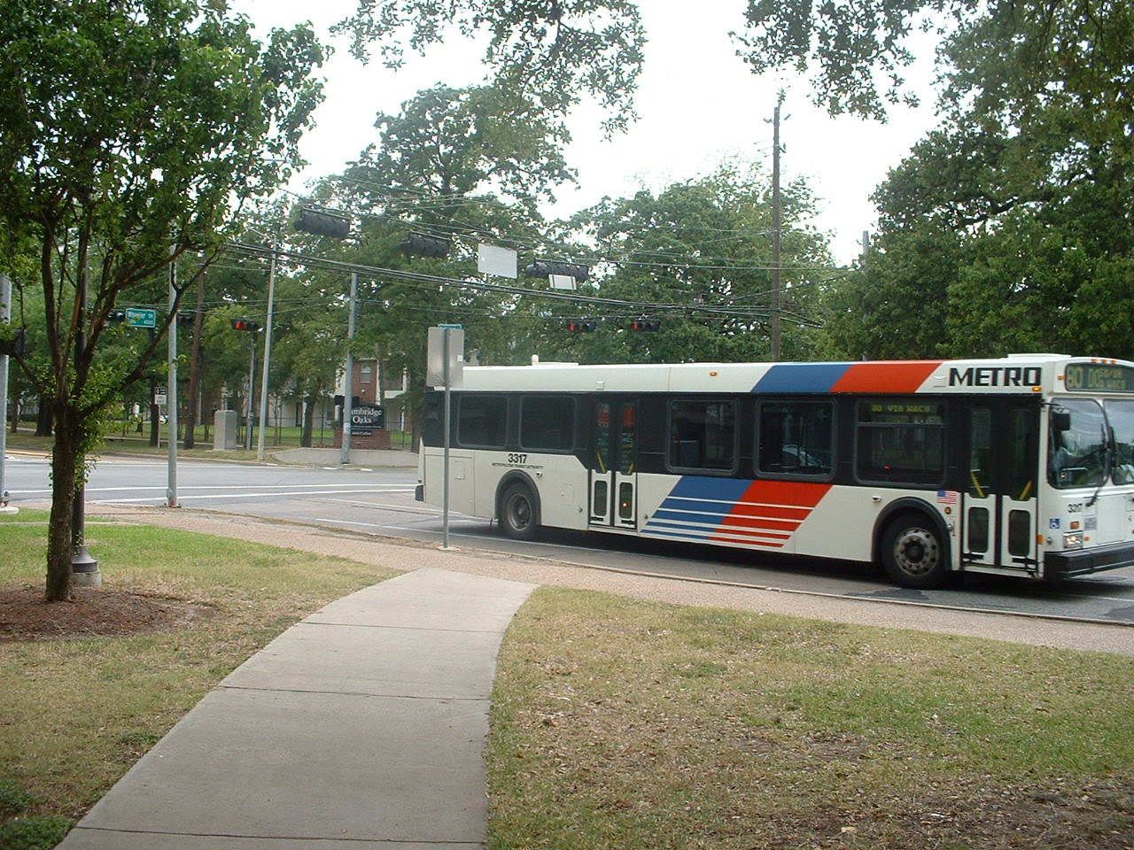 An older METRO bus An older METRO bus