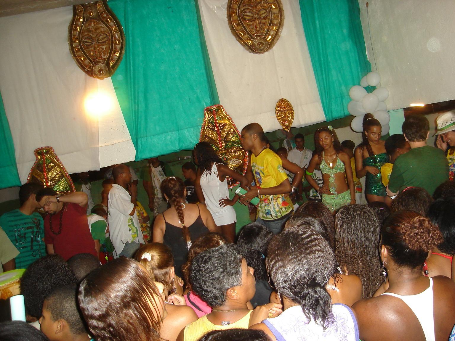 Test of the samba school Império da Praça Seca. On stage, Leandro da Mangueira (red, with collar neck), the president Lúcia Costa (back), Sandro Avelar (in yellow) and some candidates for the position of queen of battery.