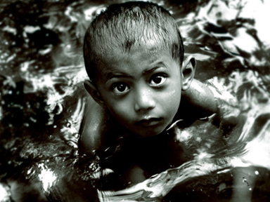 Boy_in_the_flood.jpg