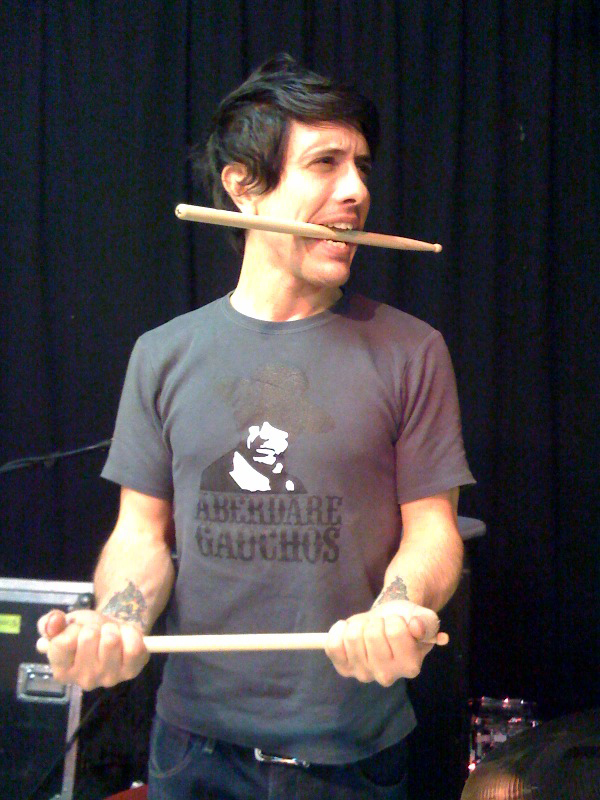Javier Weyler of the Stereophonics wearing an Aberdare Gauchos T-shirt from the Red Dragonhood