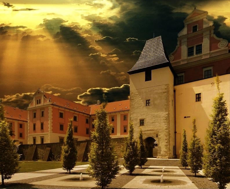 The lower courtyard with the so called "Jewish Gate", which is part of the original fortification