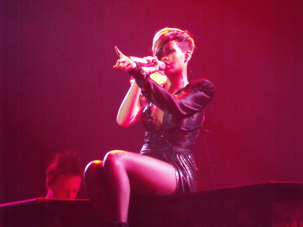 Rihanna had the 2010 Christmas number one album download.