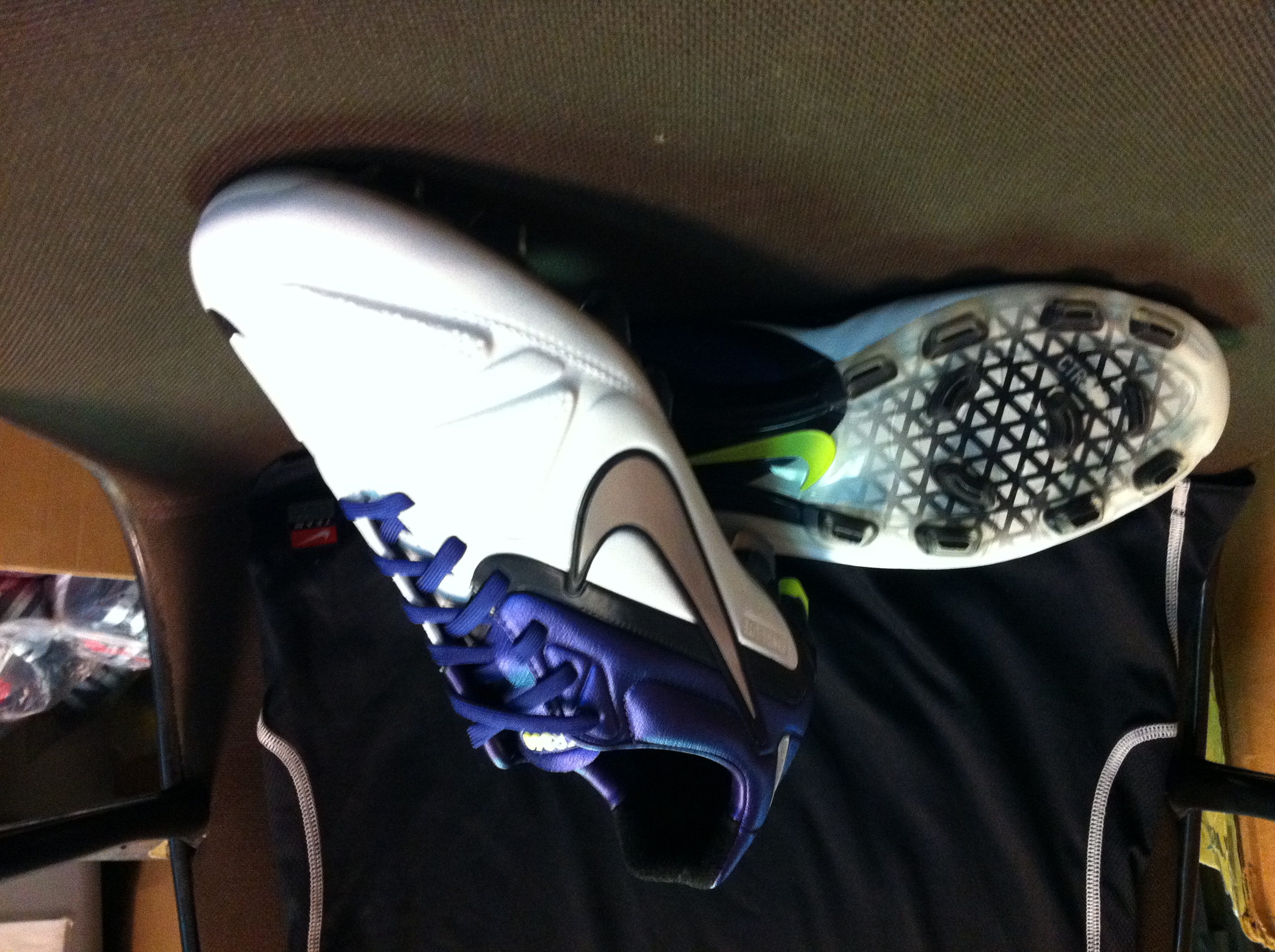 Nike CTR360 Maestri II White/Silver/Purple colorway