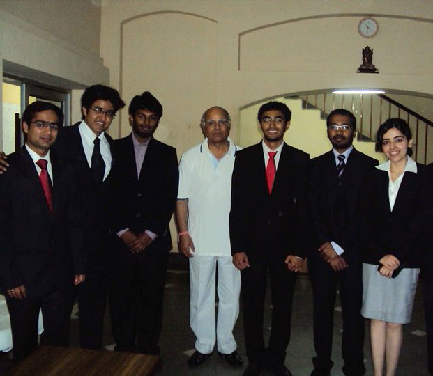 Chief Guest Prabhu Chawla with the CoStAA Body during Apogee 2011