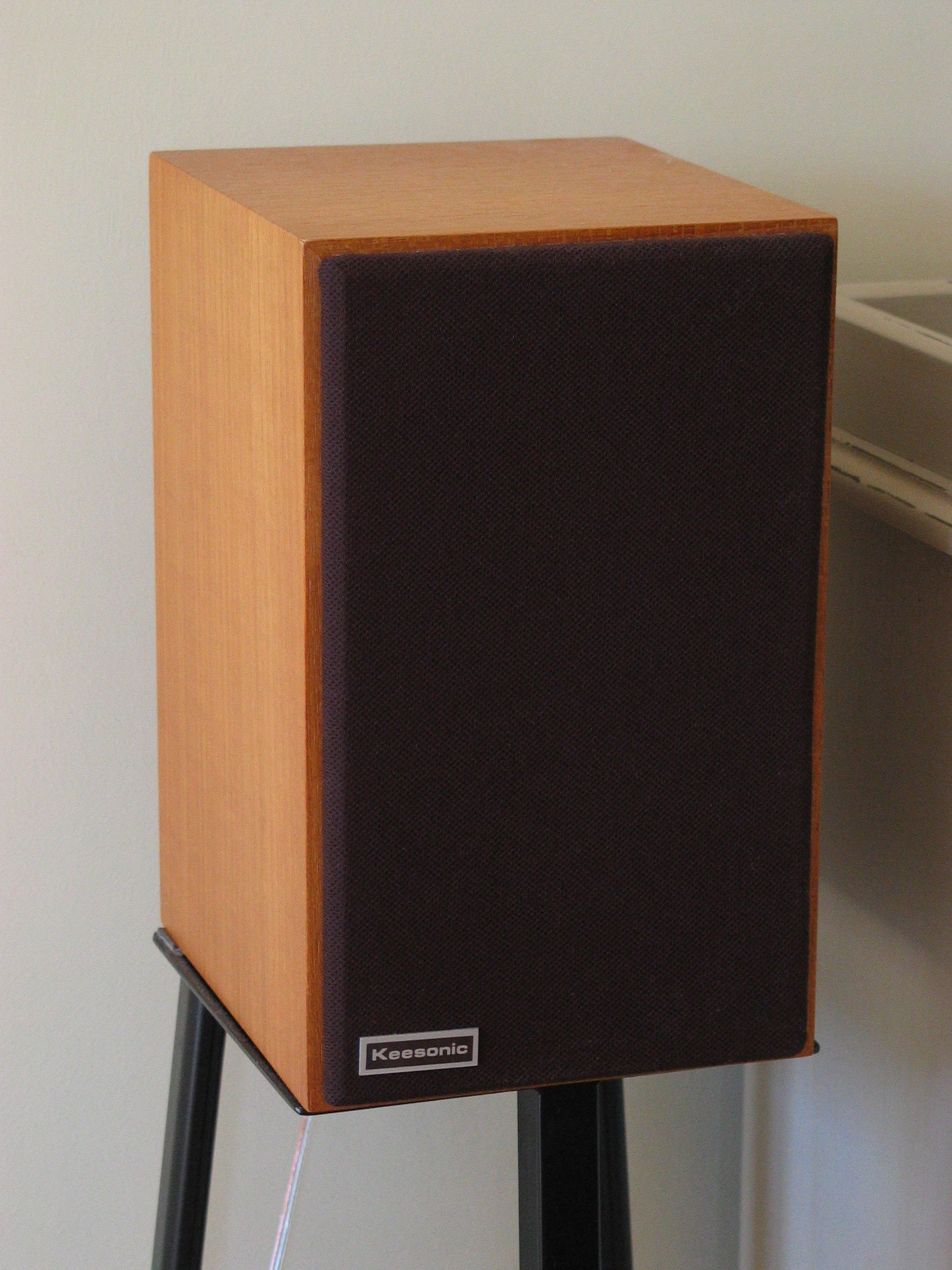 Keesonic Kub; compact, two-way, bass reflex loudspeaker. Grille installed in this photo.