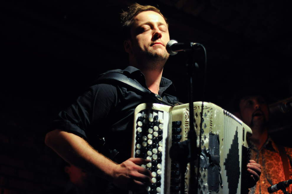 The groups were mentored by singer Czesław Mozil