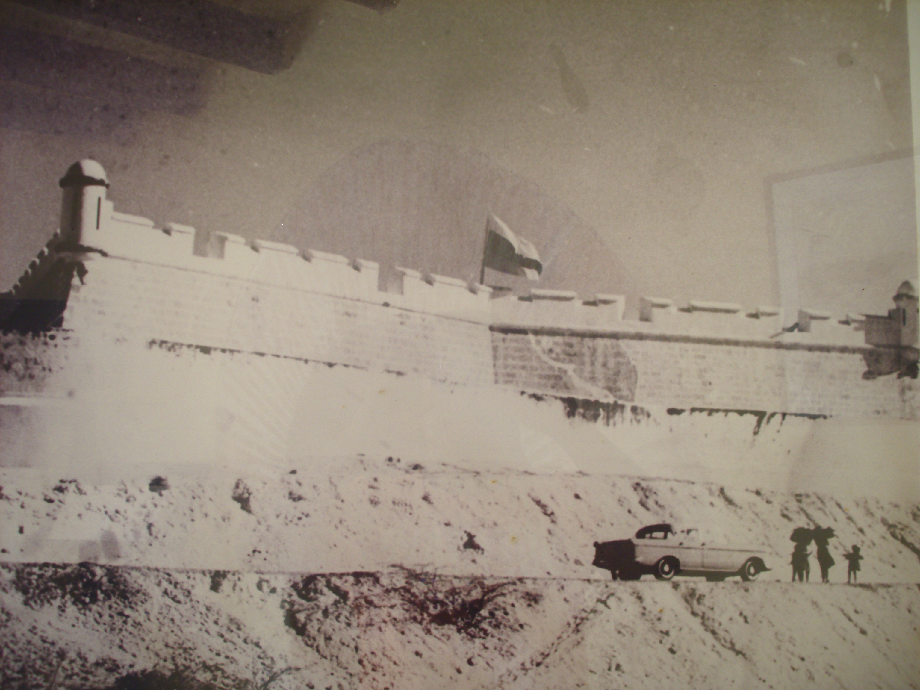 A picture of the San Antonio de la Eminencia castle, taken in the mid-twentieth century
