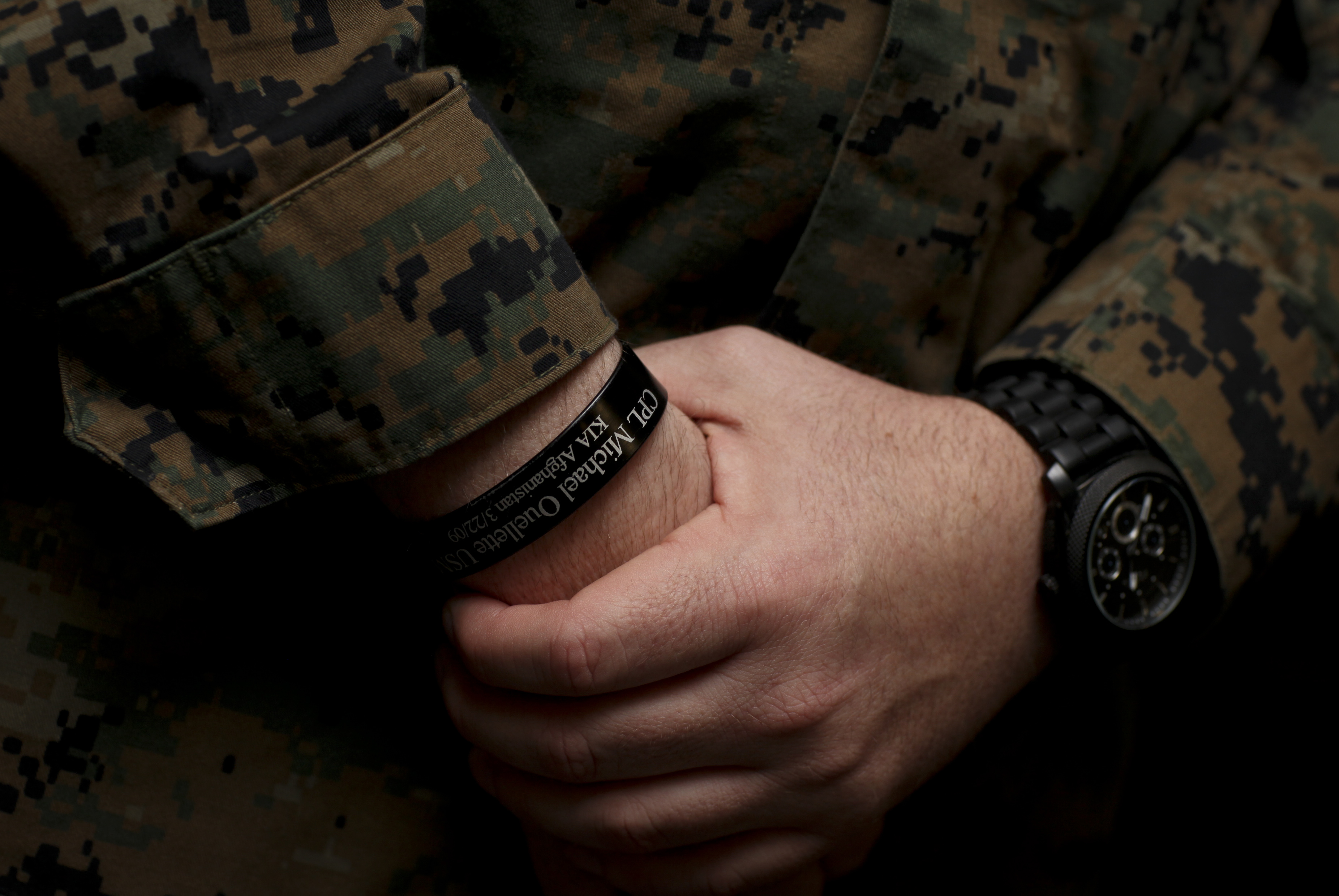 US Marine wearing a memorial bracelet