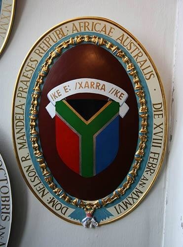 Mandelaarms2.jpg Mandelaarms2.jpg