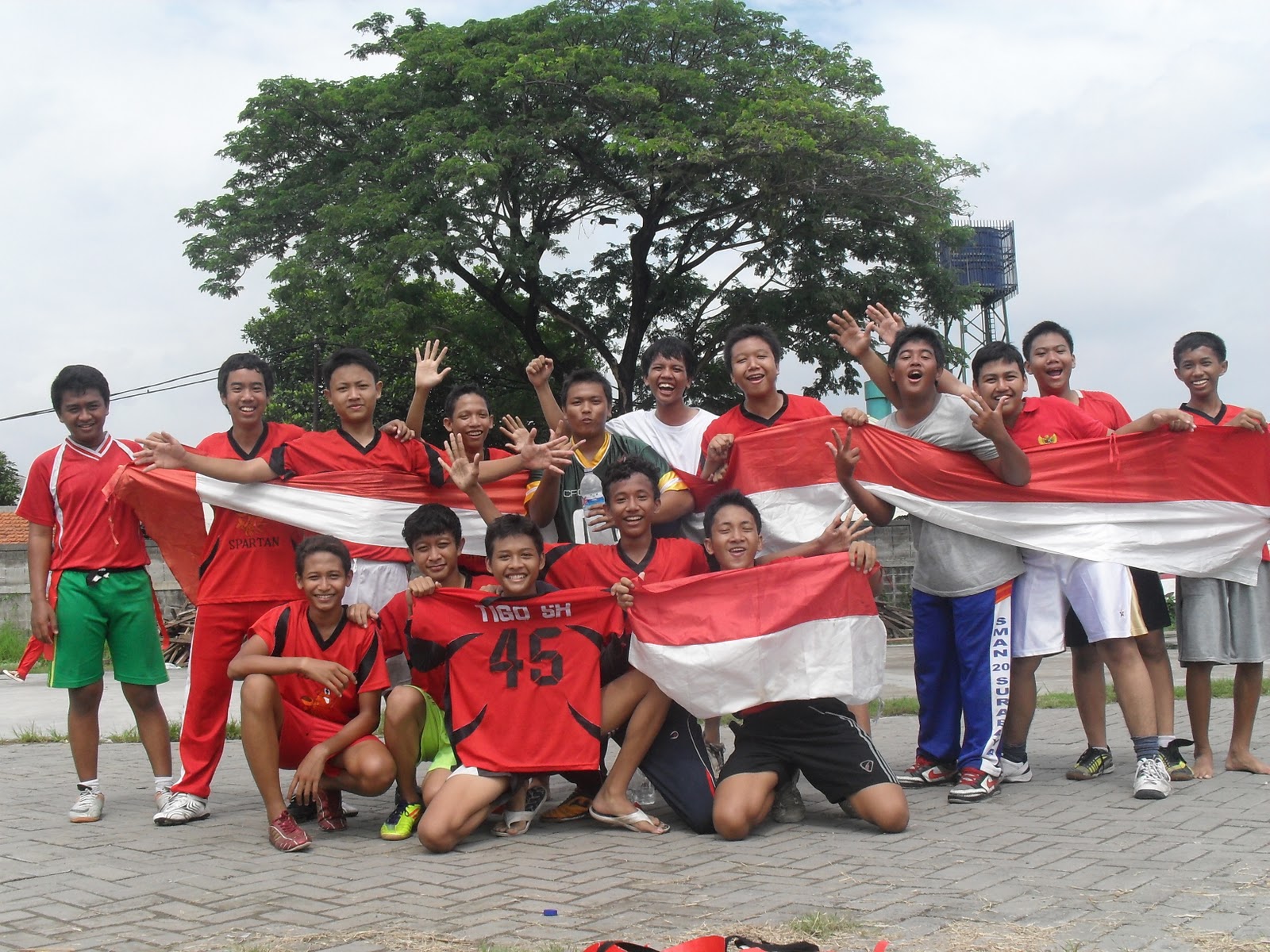 Lobster spartan celebrate their victory in SFFL season 2