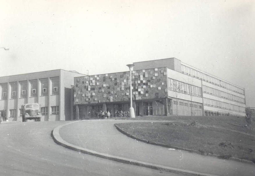 Škola ZŠ Hostýnská - historická fotografie Škola ZŠ Hostýnská - historická fotografie