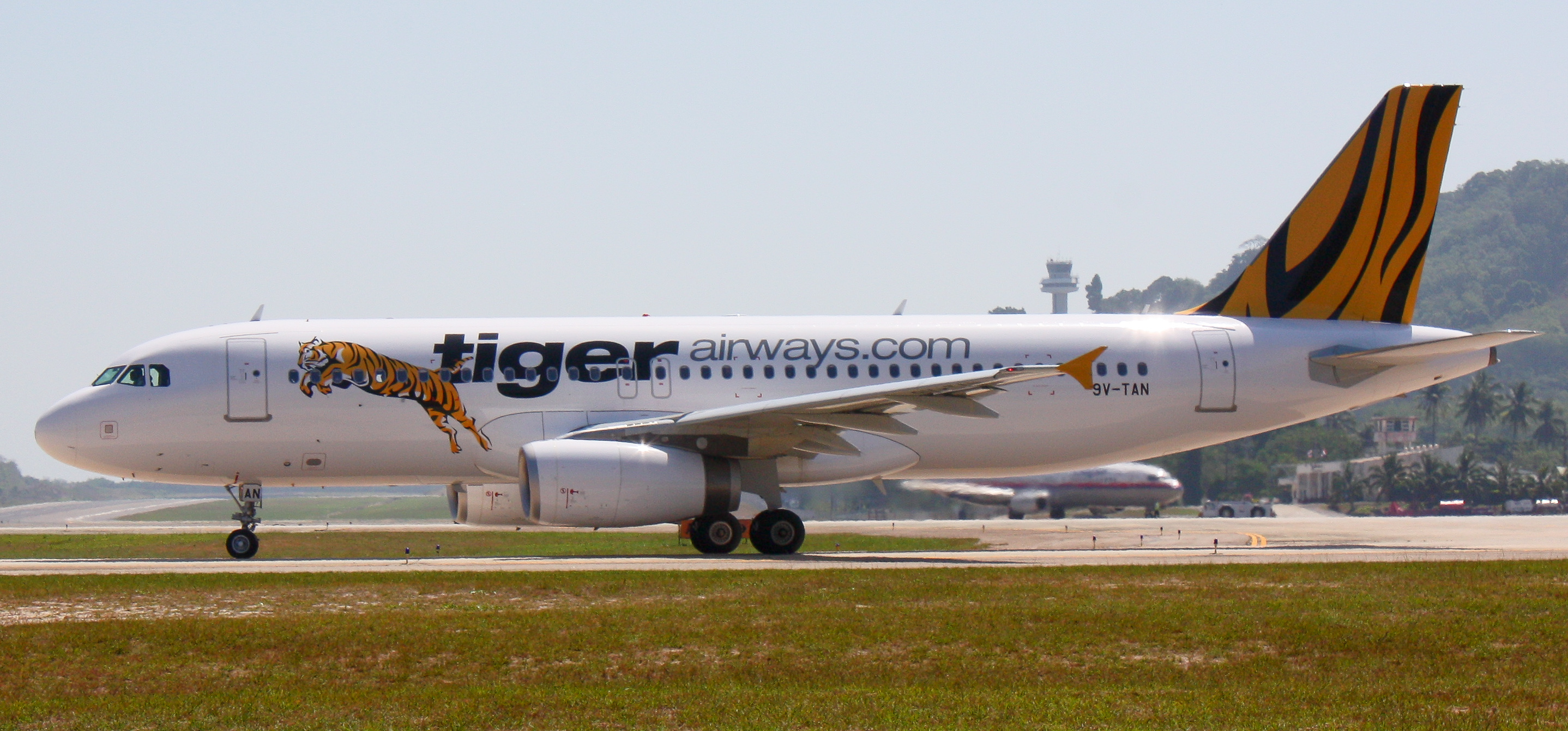 A_Tiger_Airways_A320_9V-TAN.jpg