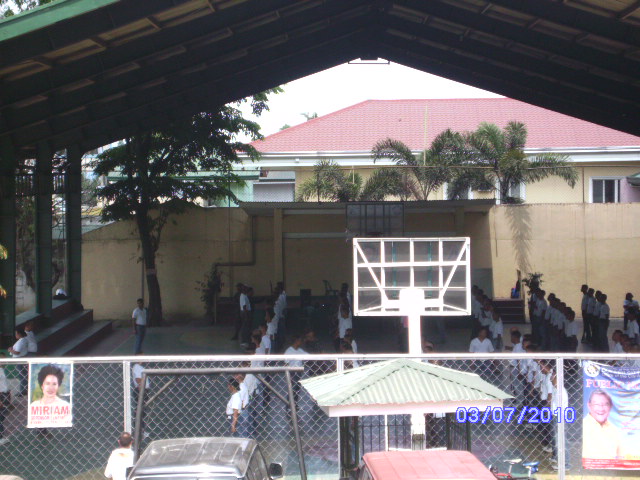 Barangay UP Village covered basketball court.