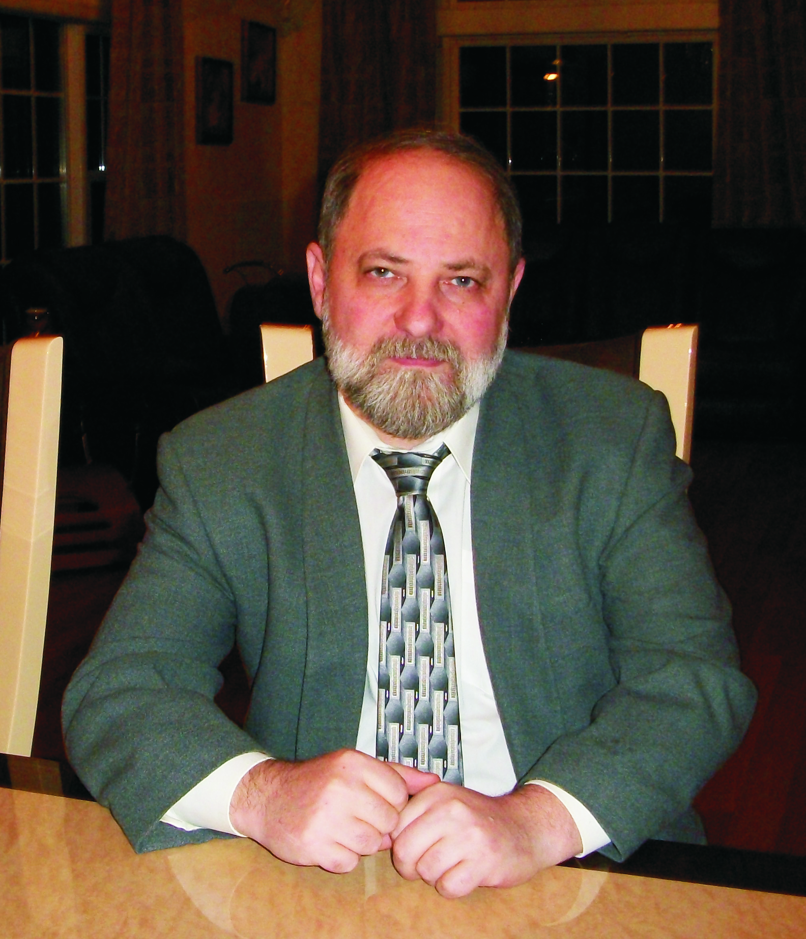 Paul Israel Pickman at newspaper Kackad office