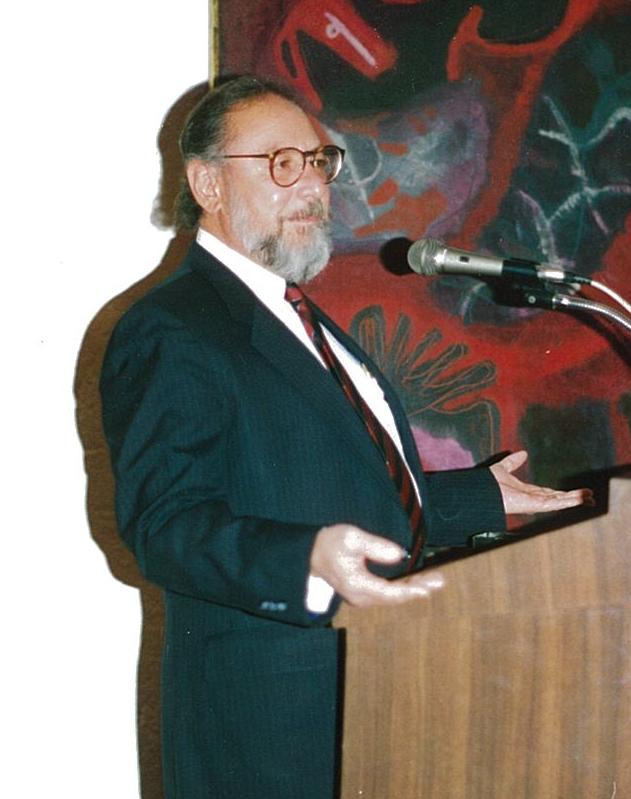 Carlos Gustavo Rosado Muñoz giving a lecture